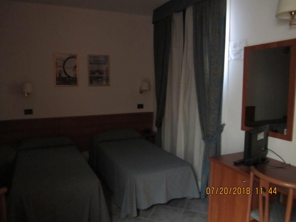 Adelphi Room & Breakfast Ferrara Luaran gambar